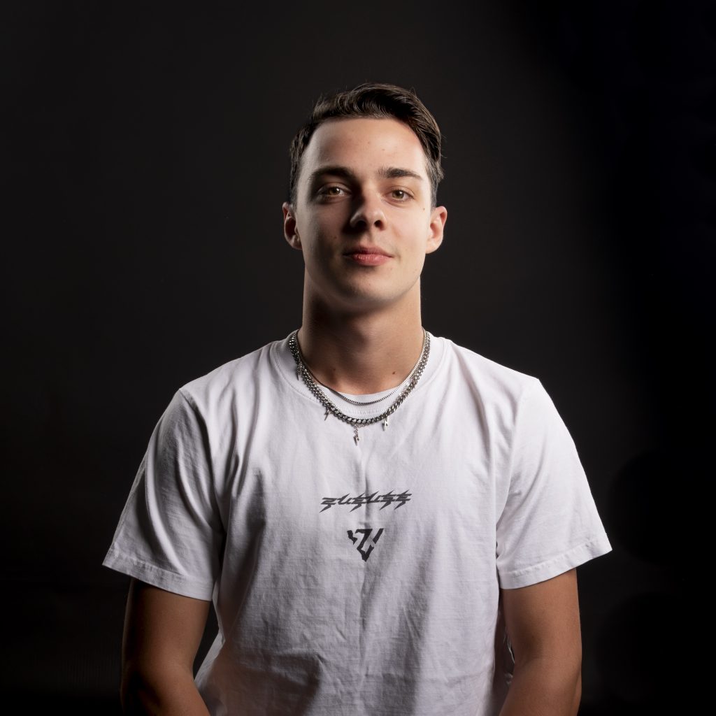 ZVEUSE press portrait